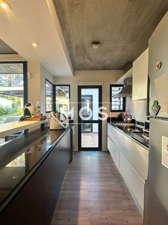 Casa ID.3378 - SE VENDE MODERNA CASA EN PINARES 