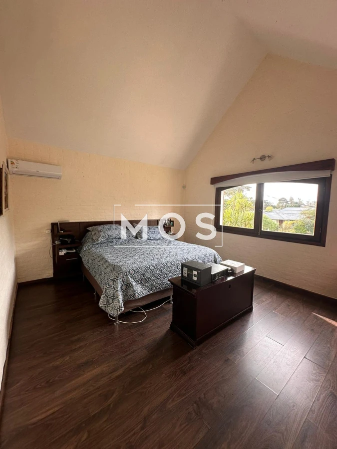Casa ID.2877 - VENTA DE ESPLENDIDA CASA EN JARDINES DE CORDOBA