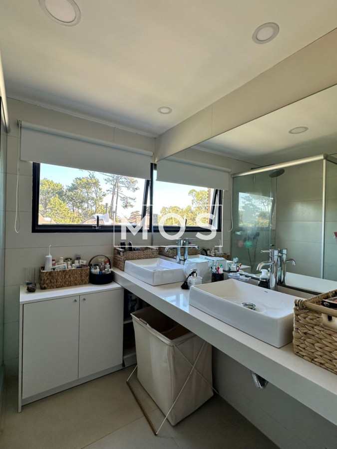 Casa ID.3378 - SE VENDE MODERNA CASA EN PINARES 