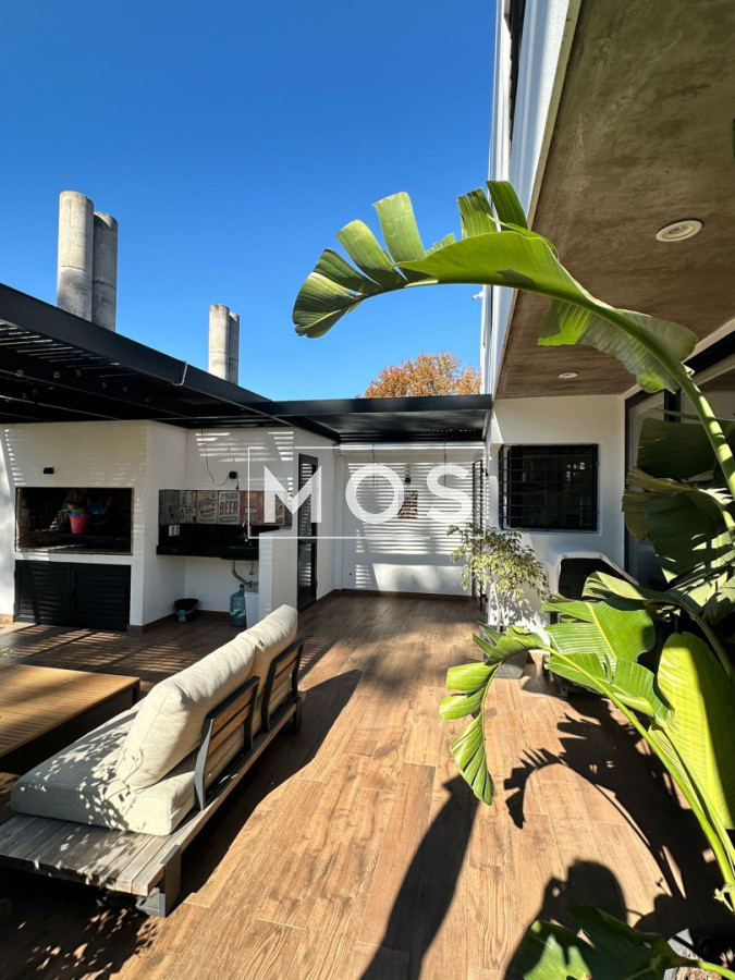 Casa ID.3378 - SE VENDE MODERNA CASA EN PINARES 