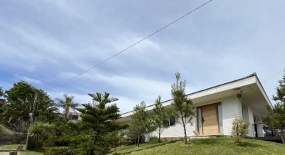 ALQUILER CASA PUNTA BALLENA A METROS DE LA PLAYA 