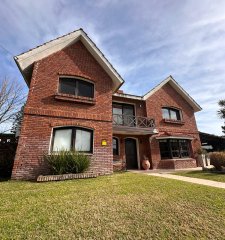 VENTA DE ESPLENDIDA CASA EN JARDINES DE CORDOBA