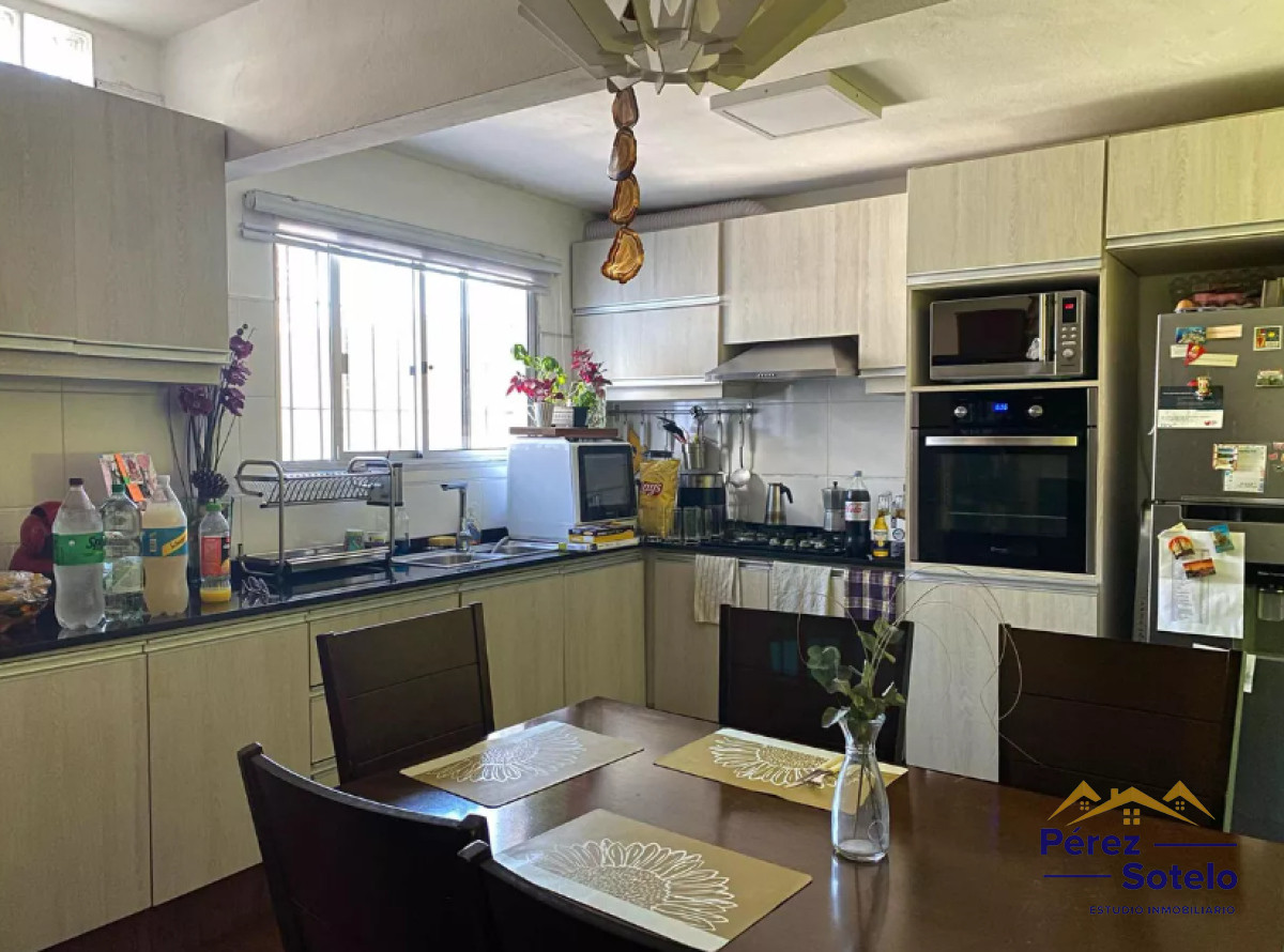 Apartamento ID.733 - Apartamento Dúplex En Malvin Sur: Dos Dormitorios, Dos Baños,  Cochera, Jardín, Fondo, Acepta Banco