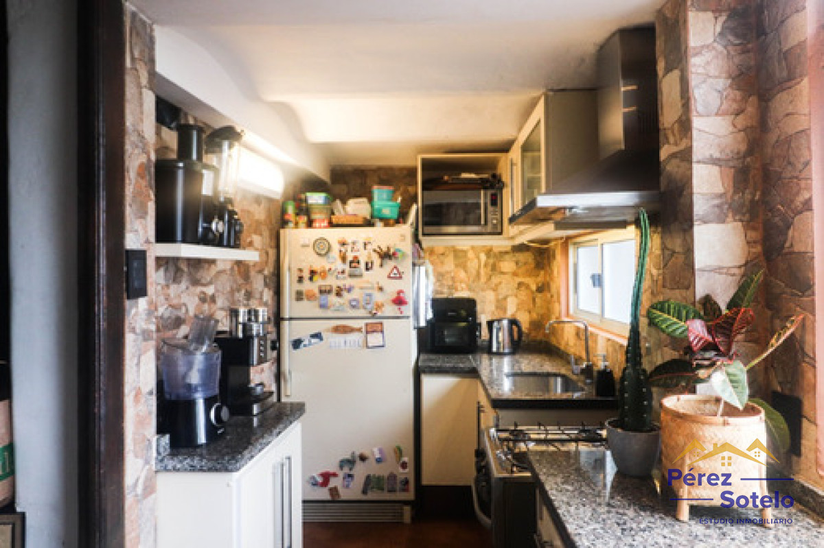 Apartamento ID.747 -  Apartamento Tipo Casa, Totalmente Independiente Y Sin Gastos Comunes: 4 Dormitorios, Balcón Estufa A Leña, Azotea Exclusiva Con Parillero Y Lavadero.