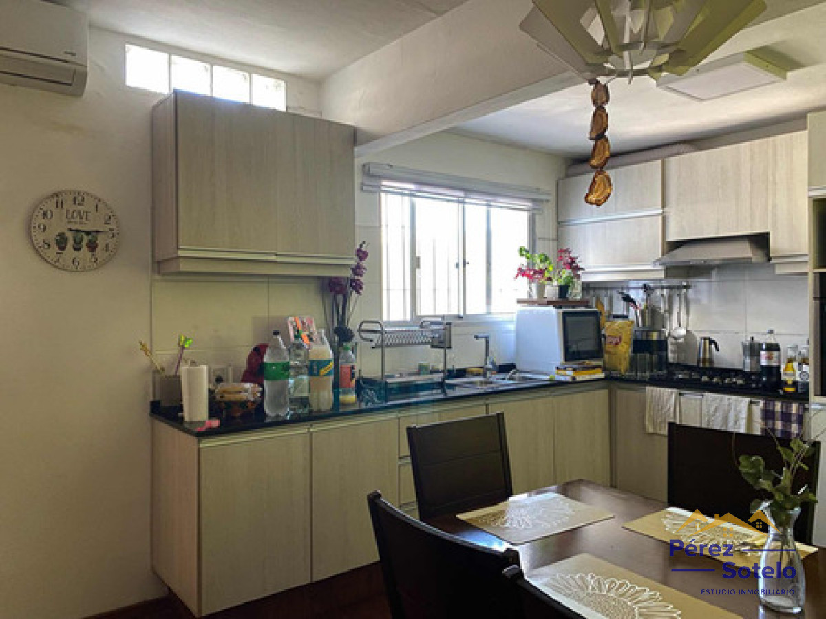 Apartamento ID.733 - Apartamento Dúplex En Malvin Sur: Dos Dormitorios, Dos Baños,  Cochera, Jardín, Fondo, Acepta Banco