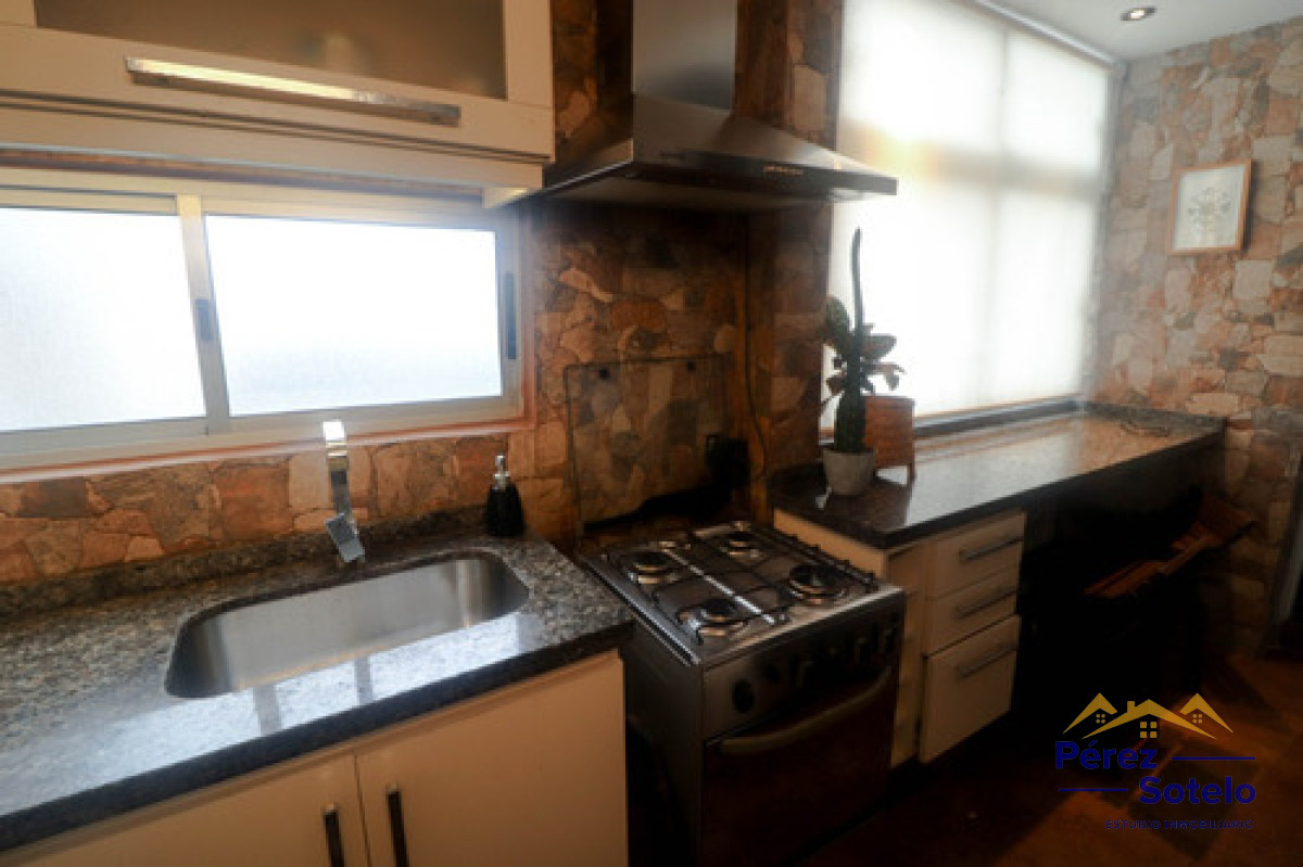 Apartamento ID.747 -  Apartamento Tipo Casa, Totalmente Independiente Y Sin Gastos Comunes: 4 Dormitorios, Balcón Estufa A Leña, Azotea Exclusiva Con Parillero Y Lavadero.