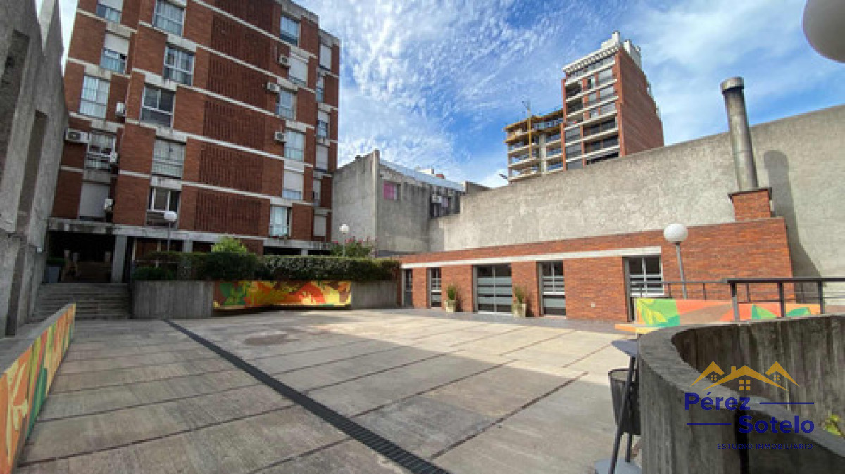 Apartamento ID.735 - VENTA  Apartamento Tres Cruces. Entrega USD15.000 Más Deuda