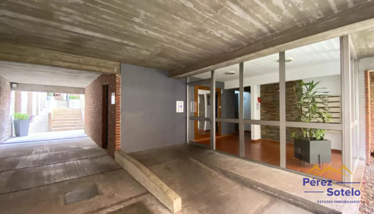 Apartamento ID.735 - VENTA  Apartamento Tres Cruces. Entrega USD15.000 Más Deuda