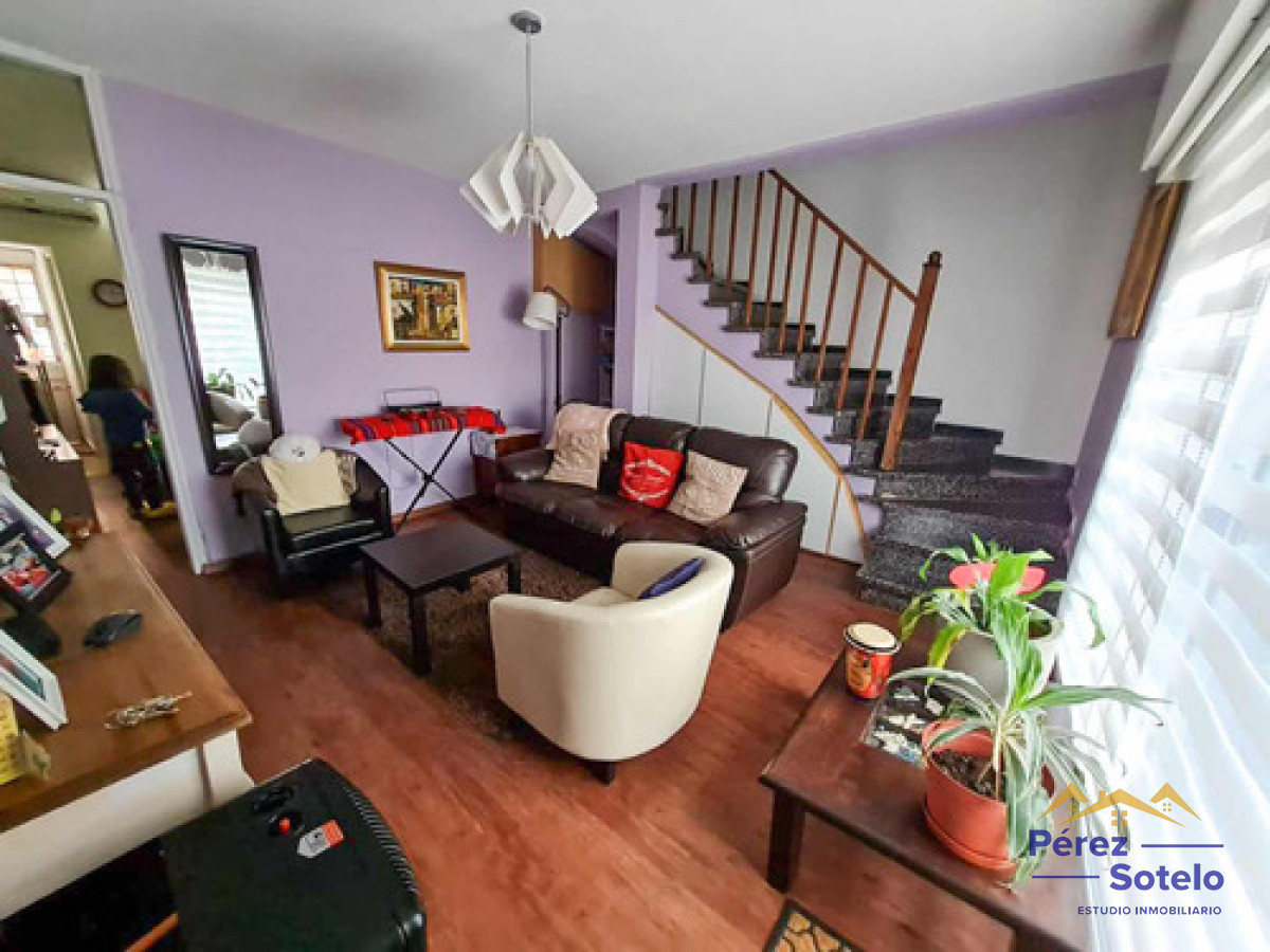 Apartamento ID.733 - Apartamento Dúplex En Malvin Sur: Dos Dormitorios, Dos Baños,  Cochera, Jardín, Fondo, Acepta Banco