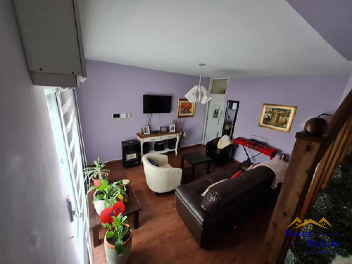 Apartamento ID.733 - Apartamento Dúplex En Malvin Sur: Dos Dormitorios, Dos Baños,  Cochera, Jardín, Fondo, Acepta Banco