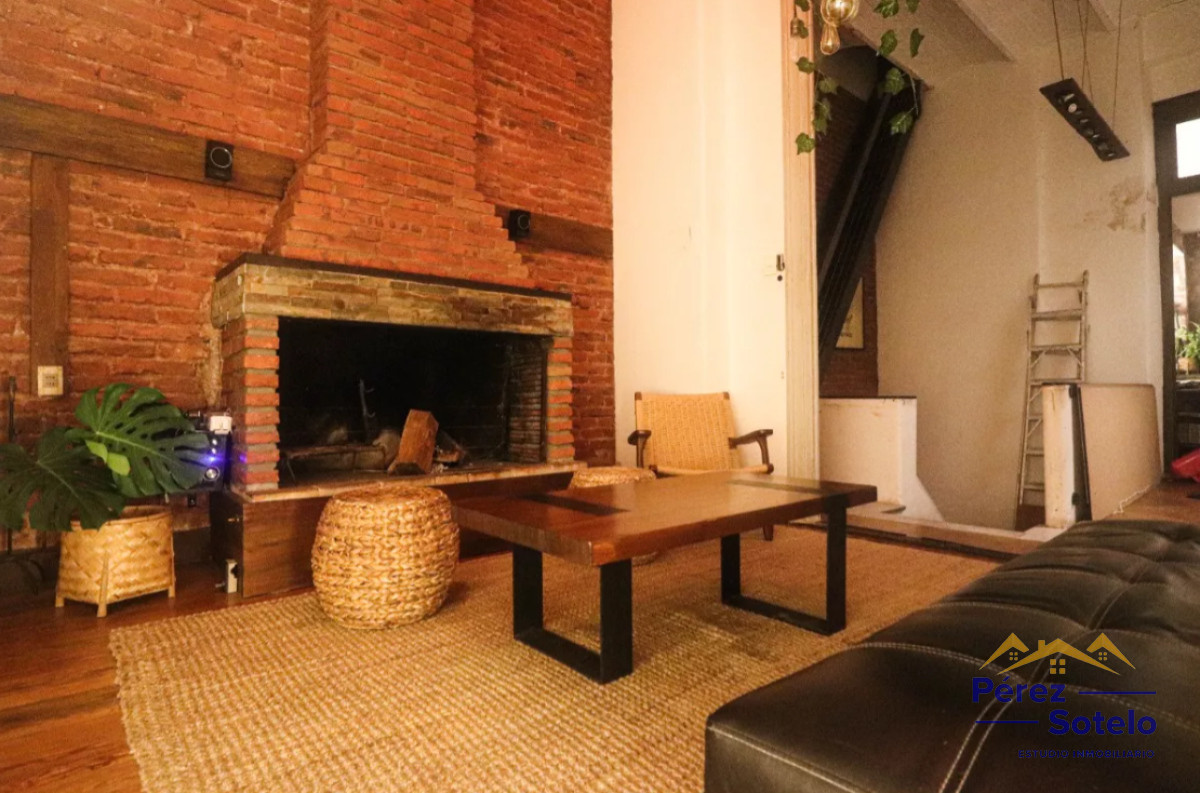 Apartamento ID.747 -  Apartamento Tipo Casa, Totalmente Independiente Y Sin Gastos Comunes: 4 Dormitorios, Balcón Estufa A Leña, Azotea Exclusiva Con Parillero Y Lavadero.