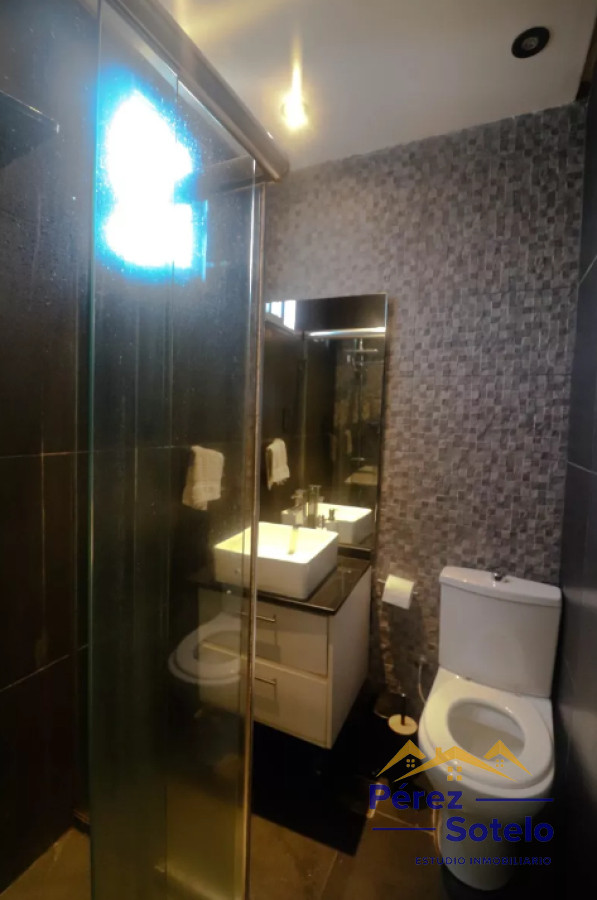 Apartamento ID.747 -  Apartamento Tipo Casa, Totalmente Independiente Y Sin Gastos Comunes: 4 Dormitorios, Balcón Estufa A Leña, Azotea Exclusiva Con Parillero Y Lavadero.