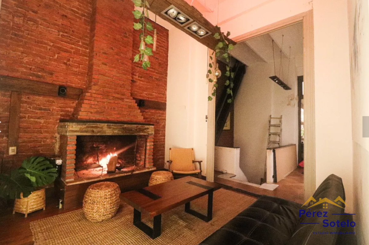 Apartamento ID.747 -  Apartamento Tipo Casa, Totalmente Independiente Y Sin Gastos Comunes: 4 Dormitorios, Balcón Estufa A Leña, Azotea Exclusiva Con Parillero Y Lavadero.
