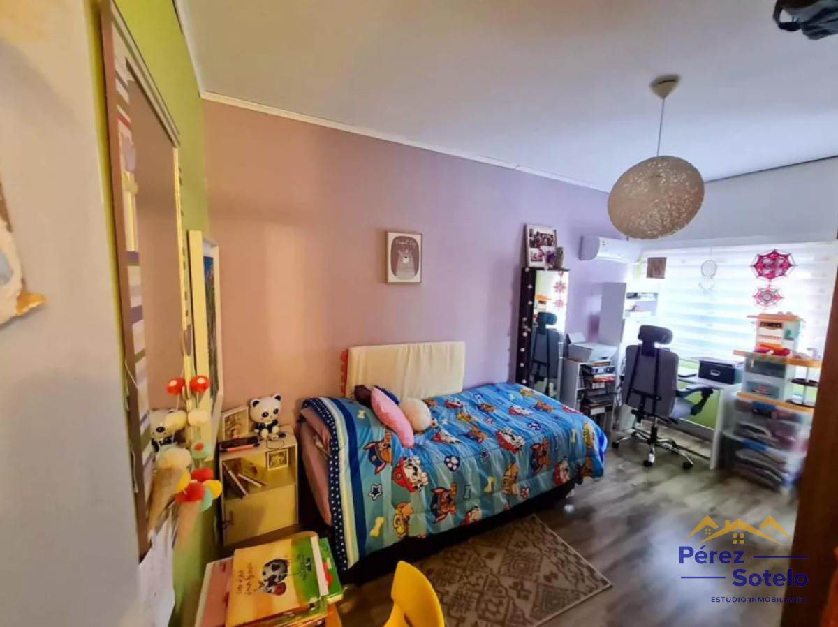 Apartamento ID.733 - Apartamento Dúplex En Malvin Sur: Dos Dormitorios, Dos Baños,  Cochera, Jardín, Fondo, Acepta Banco