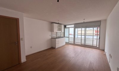 Venta de apartamento. ZONA TRES CRUCES. Con cochera