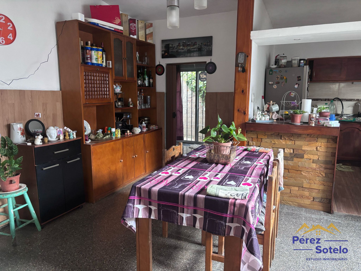 Casa ID.749 - ALQUILER: casa de 2 dormitorios, jardín, parrillero, cochera