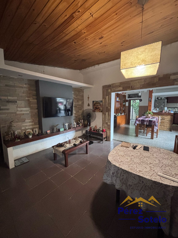 Casa ID.749 - ALQUILER: casa de 2 dormitorios, jardín, parrillero, cochera