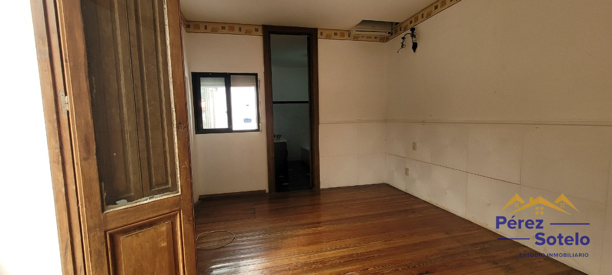 Casa ID.11 - Amplia Casa 4 Dormitorios Con Garage Y Barbacoa En Tres Cruces