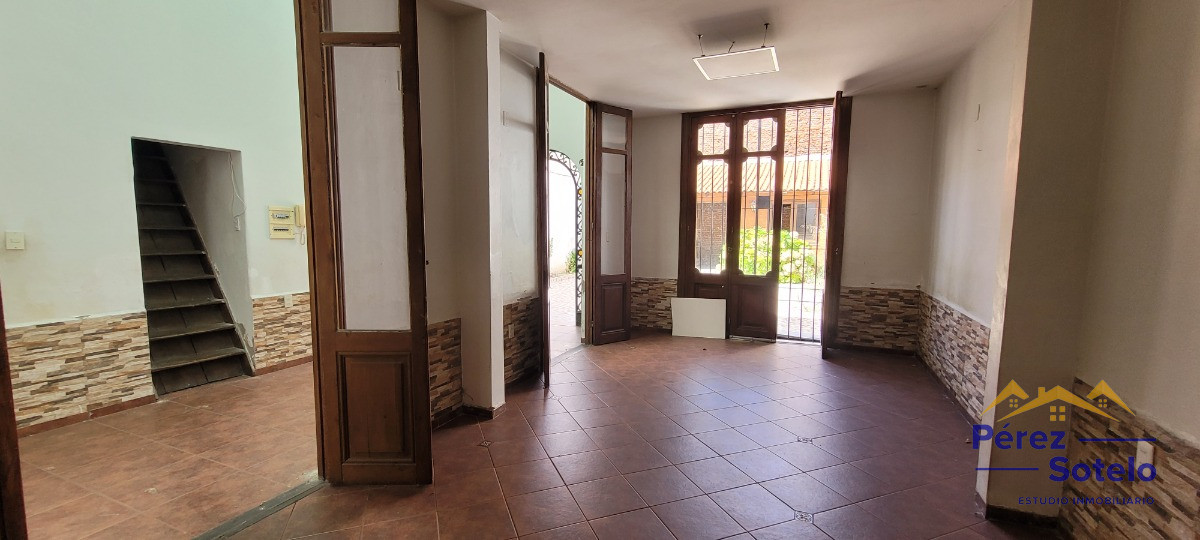 Casa ID.11 - Amplia Casa 4 Dormitorios Con Garage Y Barbacoa En Tres Cruces