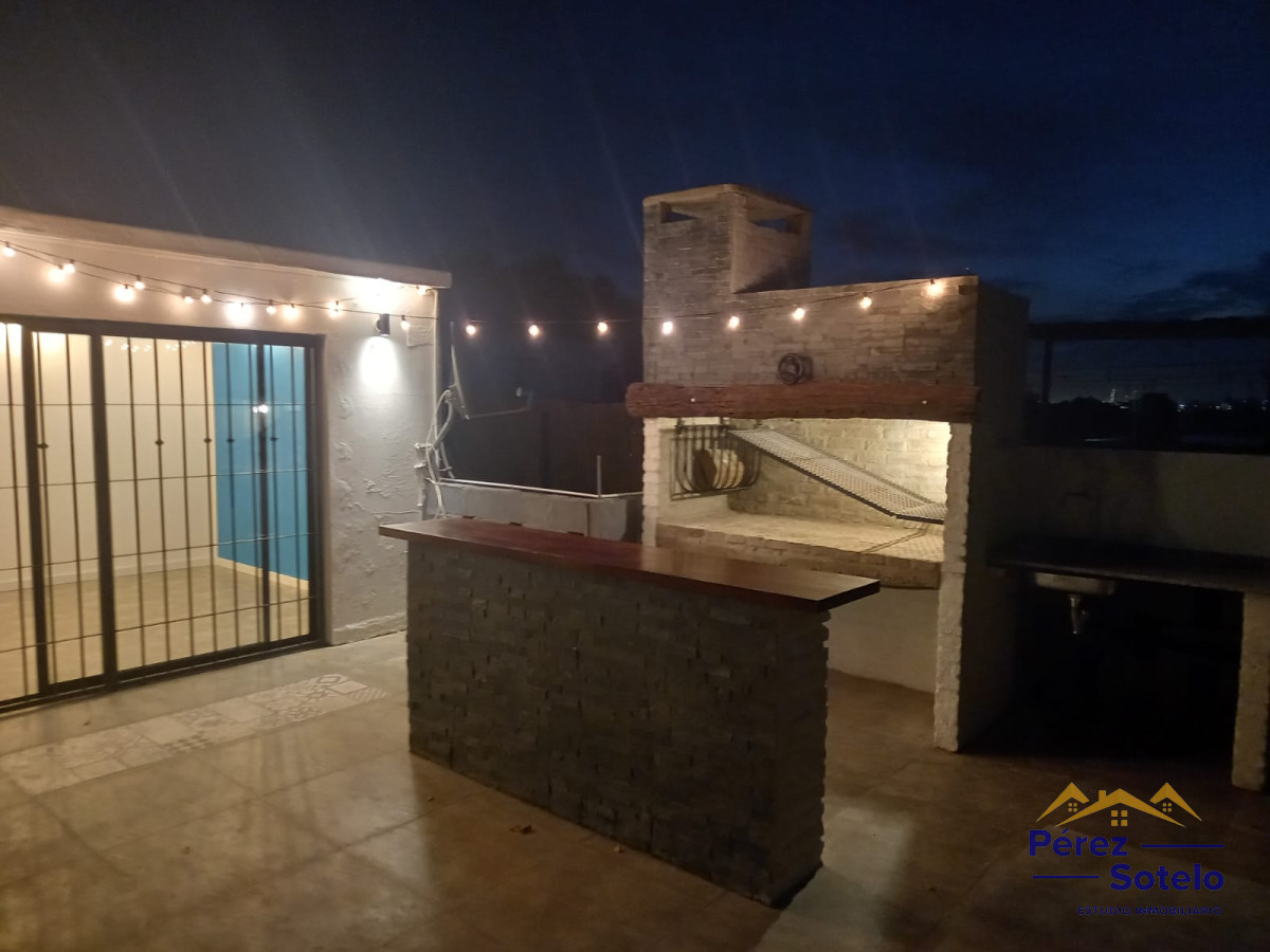 Casa ID.775 - Casa De Altos En Venta Tres Cruces 2 Dormitorios  Y Medio.