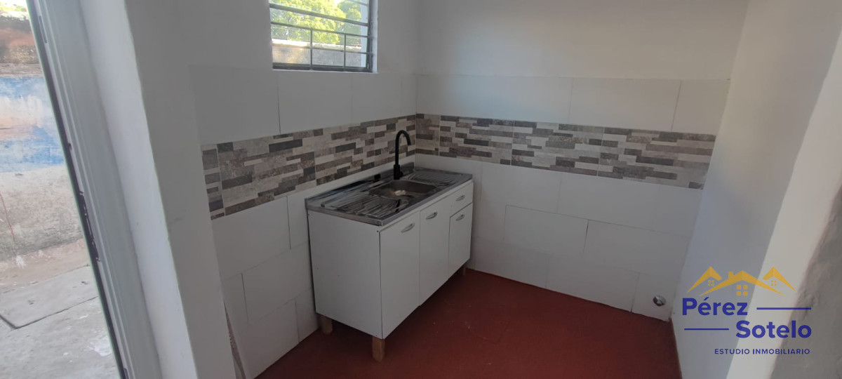 Casa ID.701 - Se vende 6 Apartamentos + Local
