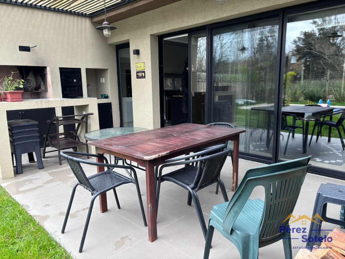 Casa ID.716 - Hermosa casa a la venta en Barrio Privado
