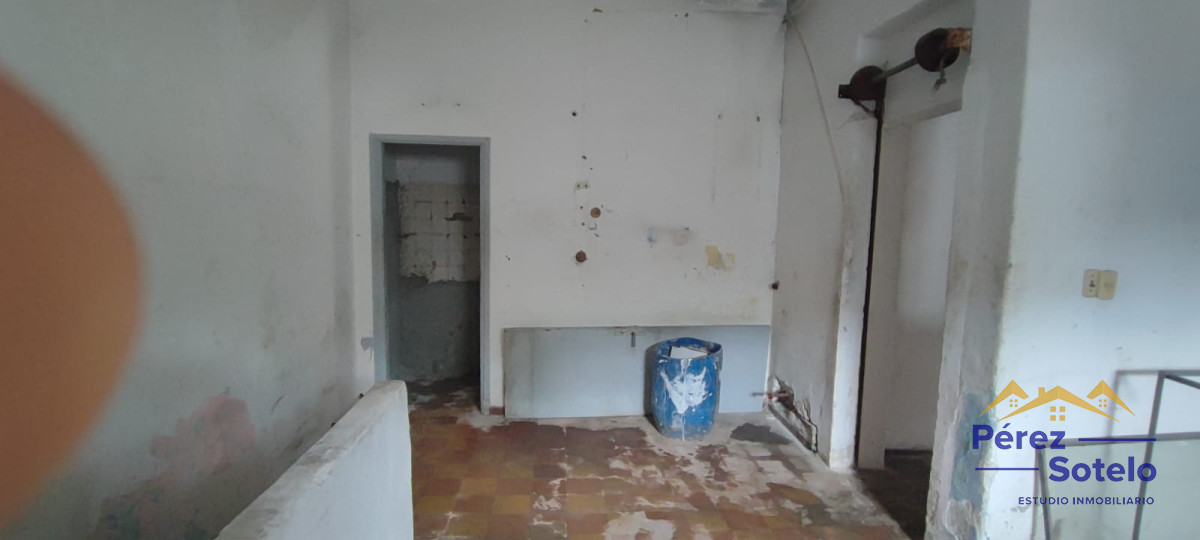 Casa ID.701 - Se vende 6 Apartamentos + Local