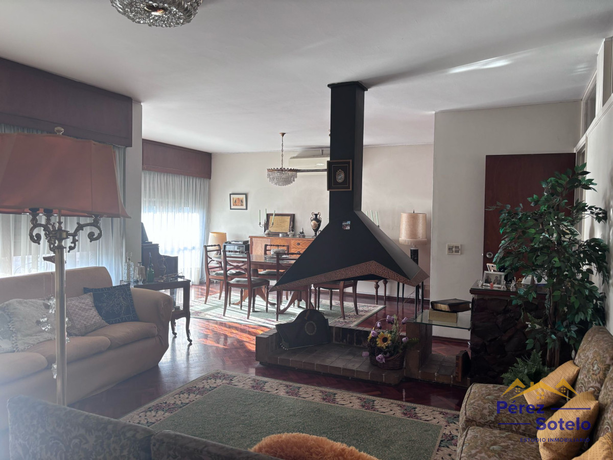 Casa ID.764 - Espectacular casa en VENTA. Nuevo Centro. 4 dormitorios, gran superficie