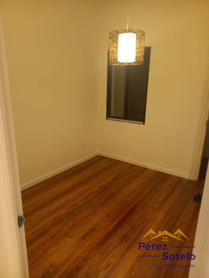 Casa ID.775 - Casa De Altos En Venta Tres Cruces 2 Dormitorios  Y Medio.