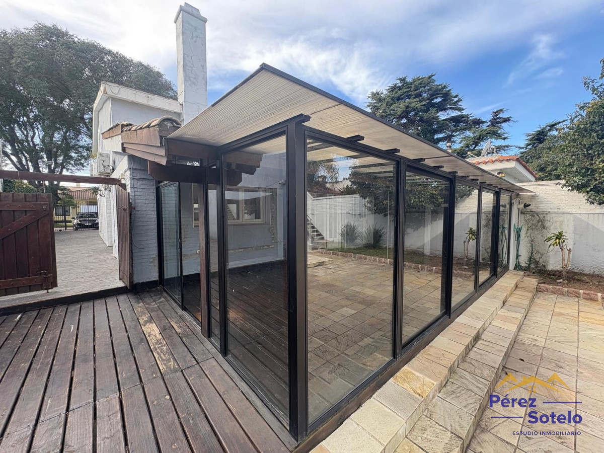 Casa ID.790 - Espectacular casa en Venta, Carrasco. 5 DORMITORIOS.