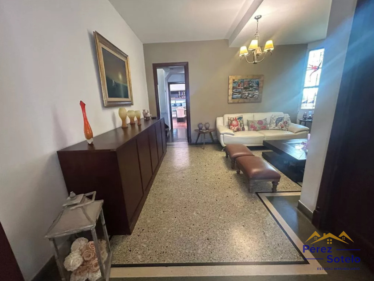 Casa ID.695 - Vendo Casa Malvin 2 Dormitorios Fondo Garage Escritorio