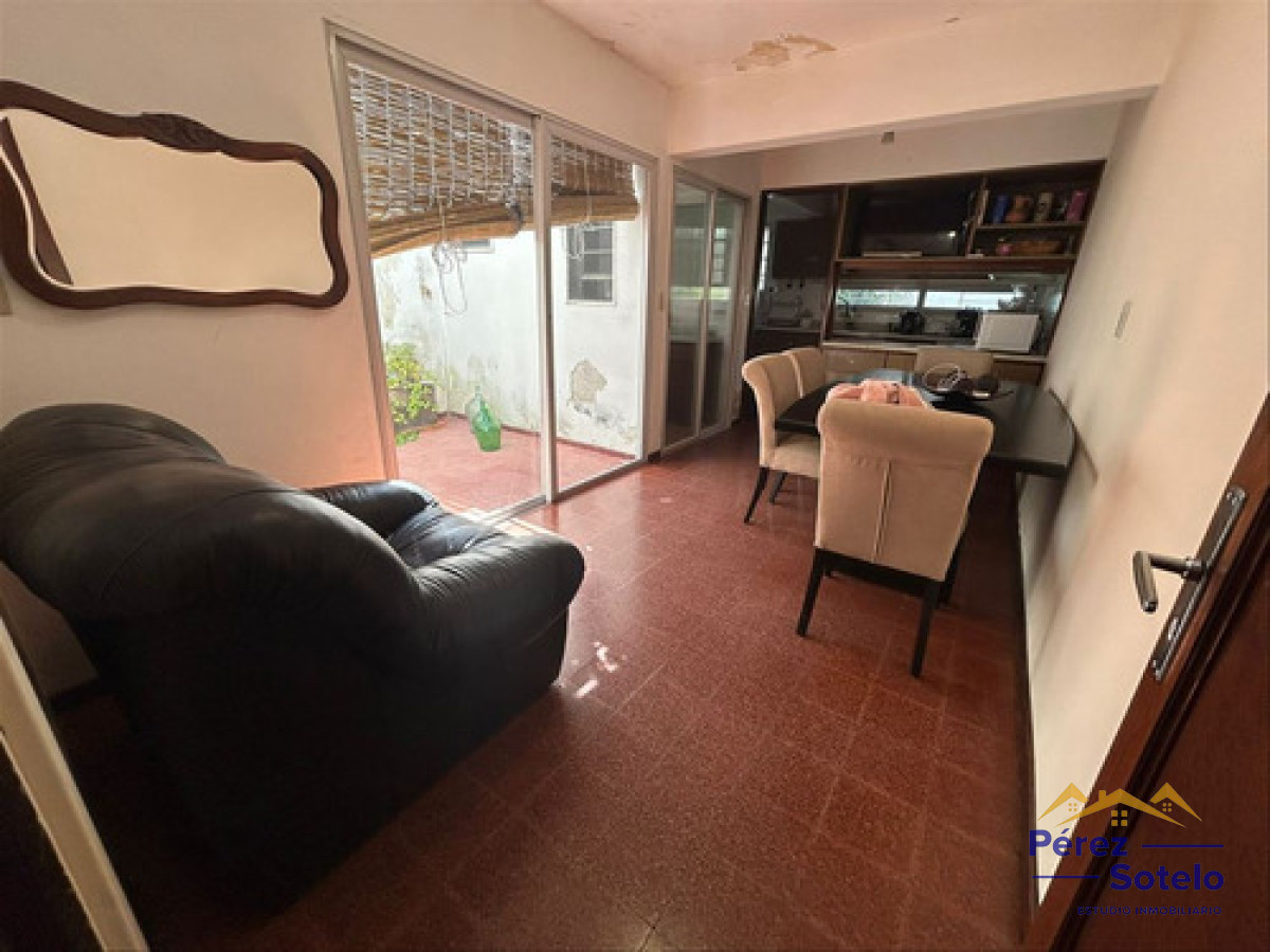 Casa ID.695 - Vendo Casa Malvin 2 Dormitorios Fondo Garage Escritorio