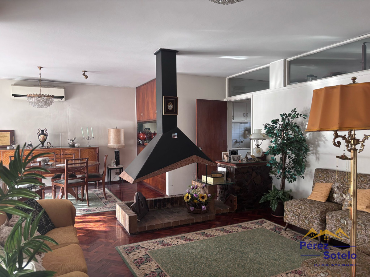 Casa ID.764 - Espectacular casa en VENTA. Nuevo Centro. 4 dormitorios, gran superficie