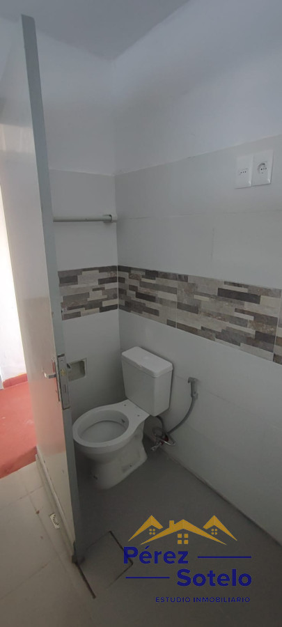 Casa ID.701 - Se vende 6 Apartamentos + Local