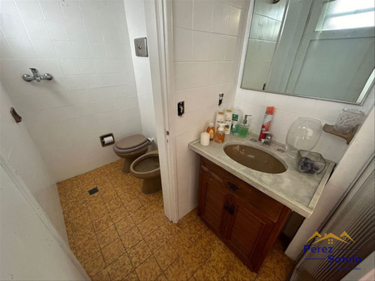 Casa ID.695 - Vendo Casa Malvin 2 Dormitorios Fondo Garage Escritorio