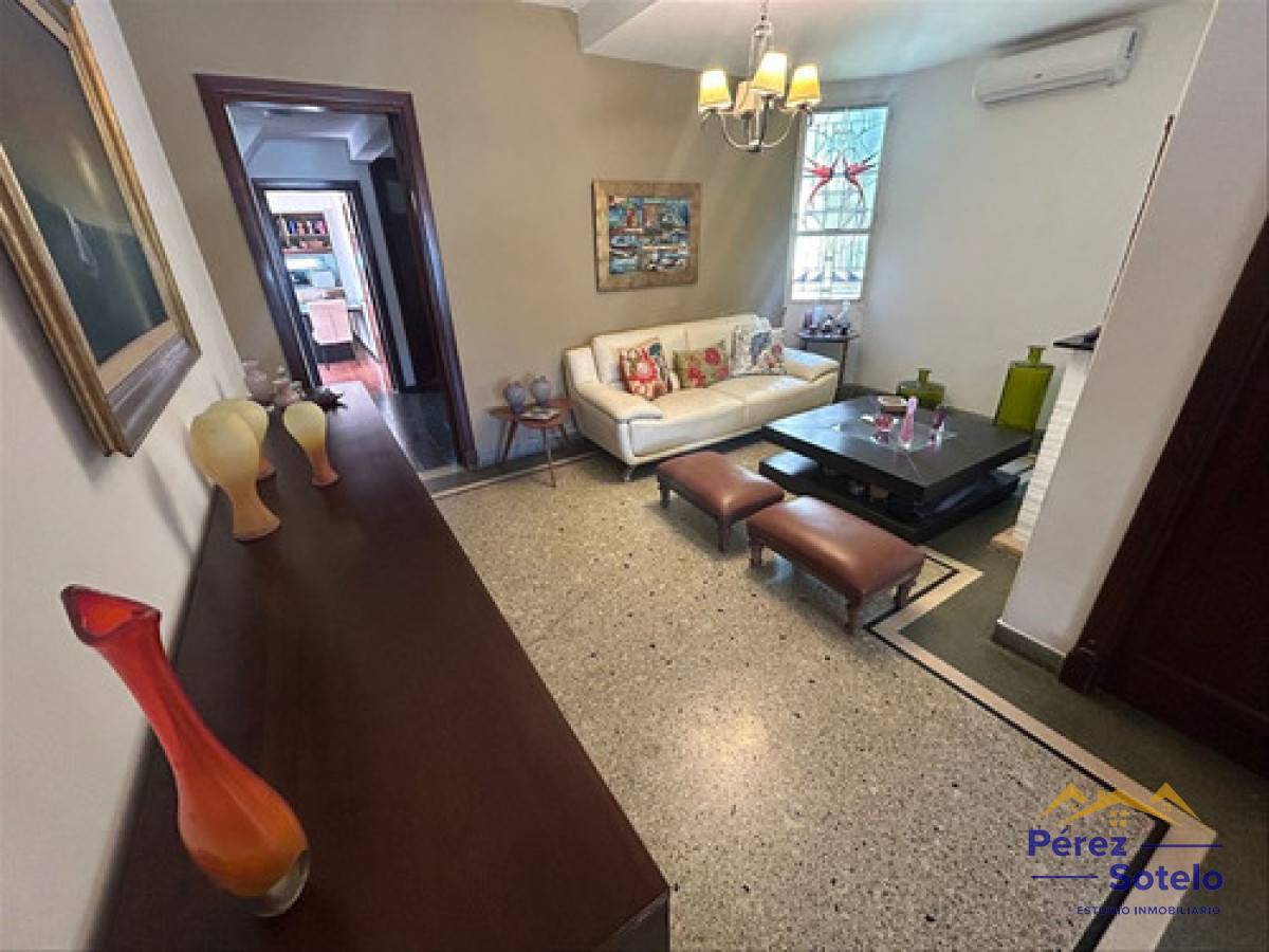 Casa ID.695 - Vendo Casa Malvin 2 Dormitorios Fondo Garage Escritorio