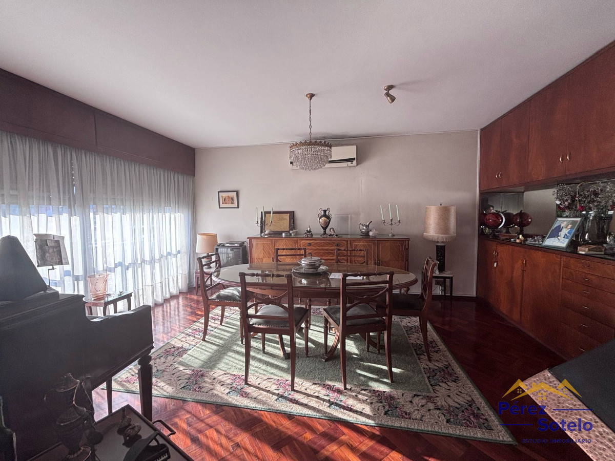 Casa ID.764 - Espectacular casa en VENTA. Nuevo Centro. 4 dormitorios, gran superficie