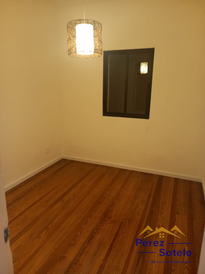 Casa ID.775 - Casa De Altos En Venta Tres Cruces 2 Dormitorios  Y Medio.