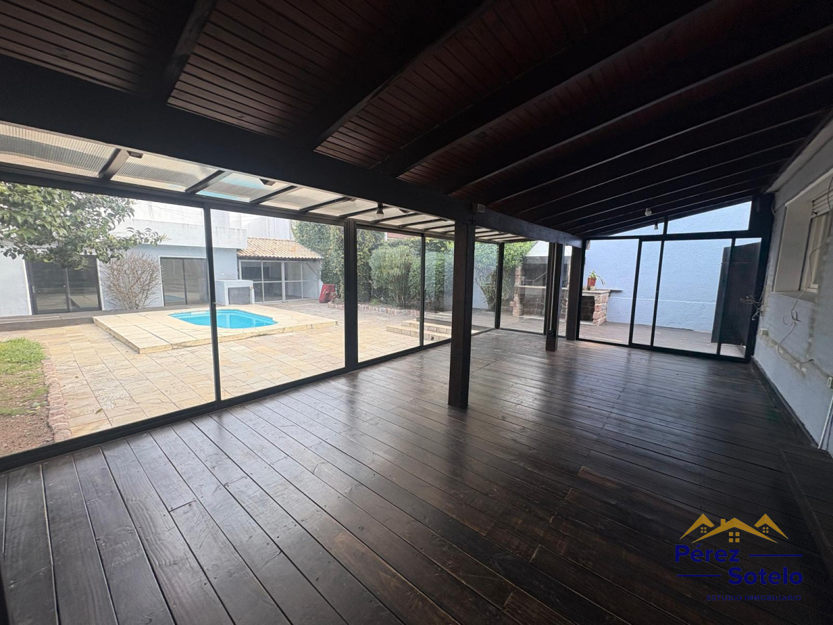 Casa ID.790 - Espectacular casa en Venta, Carrasco. 5 DORMITORIOS.