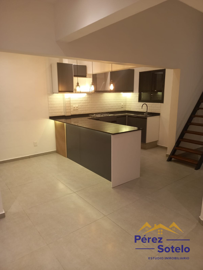 Casa ID.775 - Casa De Altos En Venta Tres Cruces 2 Dormitorios  Y Medio.