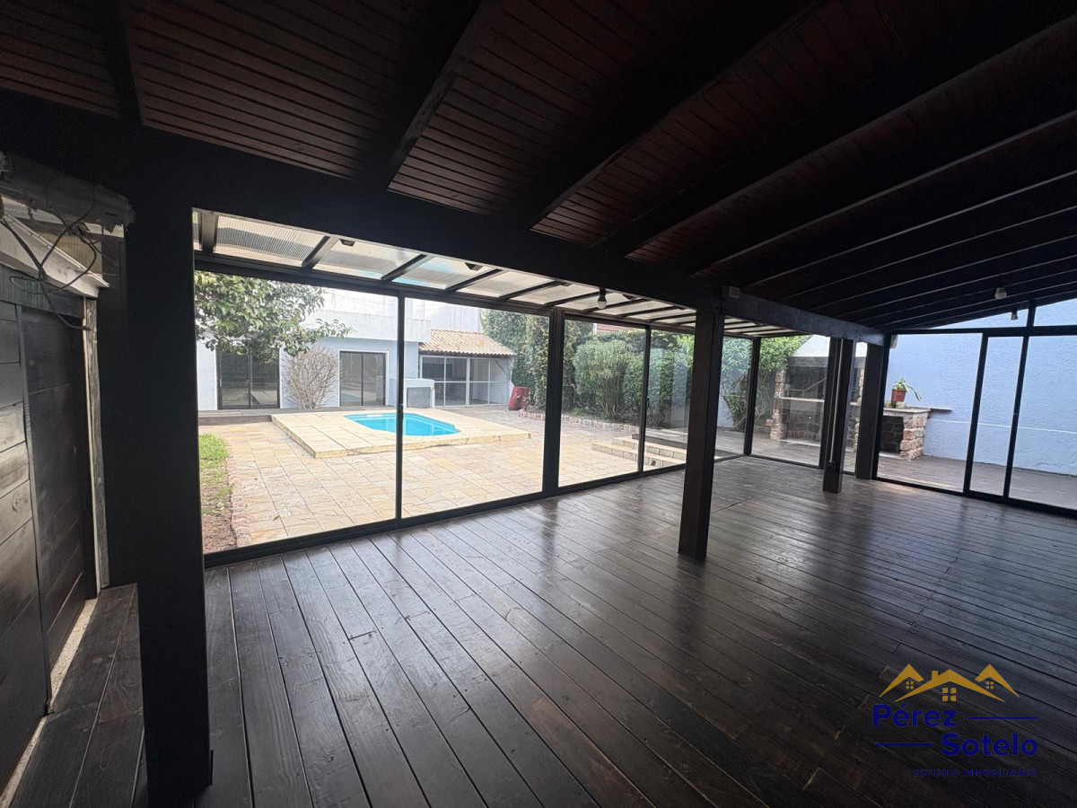 Casa ID.790 - Espectacular casa en Venta, Carrasco. 5 DORMITORIOS.