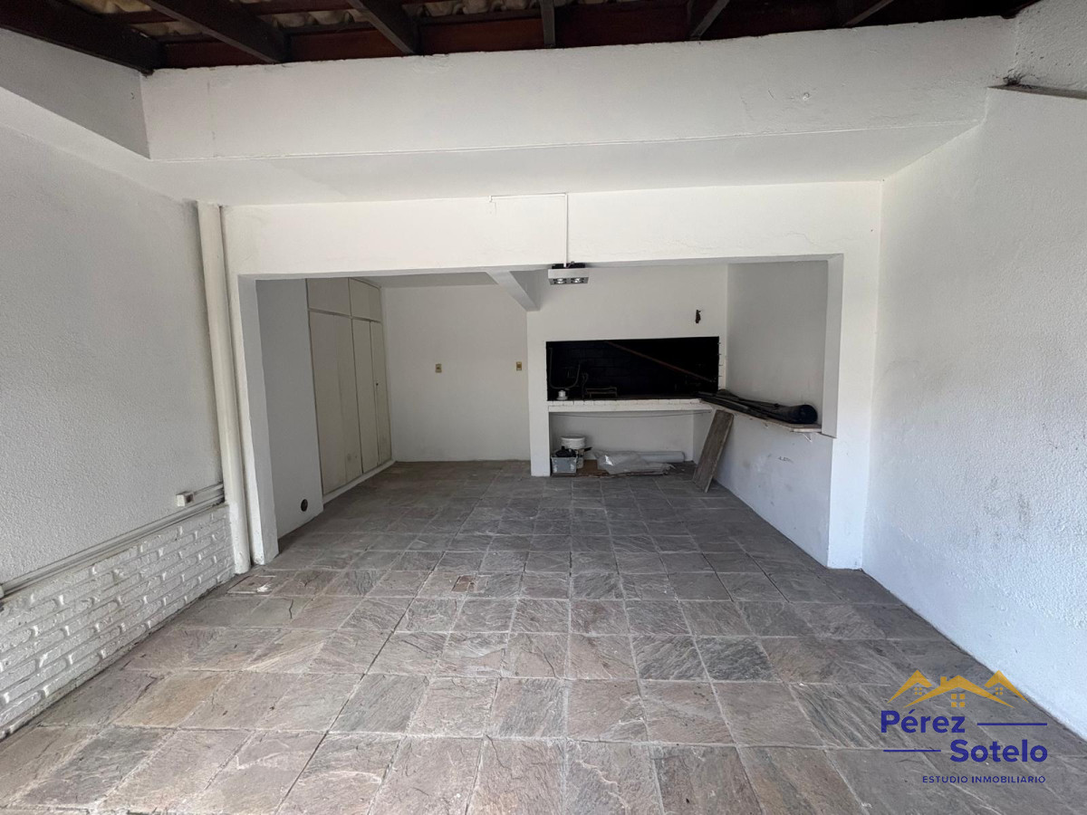 Casa ID.790 - Espectacular casa en Venta, Carrasco. 5 DORMITORIOS.