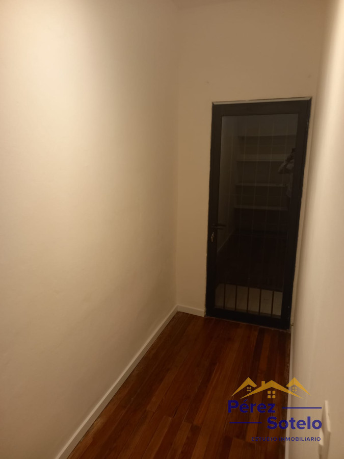Casa ID.775 - Casa De Altos En Venta Tres Cruces 2 Dormitorios  Y Medio.
