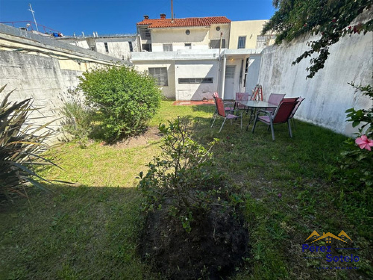 Casa ID.695 - Vendo Casa Malvin 2 Dormitorios Fondo Garage Escritorio