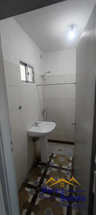 Casa ID.701 - Se vende 6 Apartamentos + Local