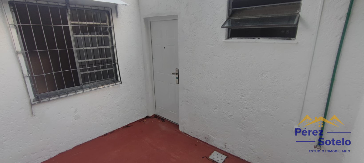 Casa ID.701 - Se vende 6 Apartamentos + Local