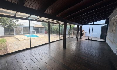 Espectacular casa en Venta, Carrasco. 5 DORMITORIOS.