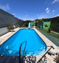 Casa en VENTA, con piscina climatizada + apartamento al fondo