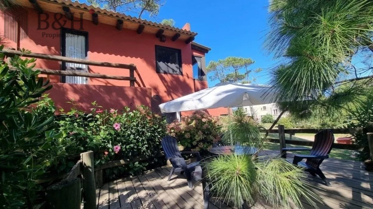Casa ID.3887 - vende un atractivo Complejo integrado por 3 viviendas independientes