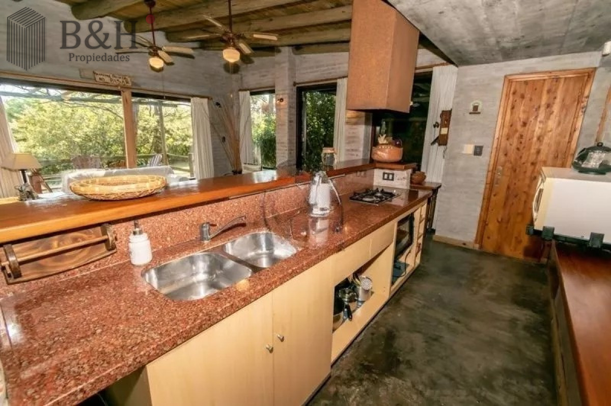 Casa ID.3887 - vende un atractivo Complejo integrado por 3 viviendas independientes